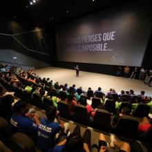 Participantes del rally en una sala de cine de la Cineteca