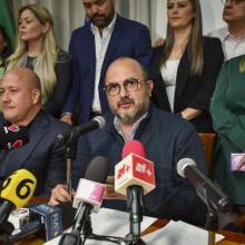  Rector General de la UdeG, doctor Ricardo Villanueva Lomelí, Gobernador de Jalisco, Enrique Alfaro Ramírez, y diputados de la Junta de Coordinación Política del Congreso local.